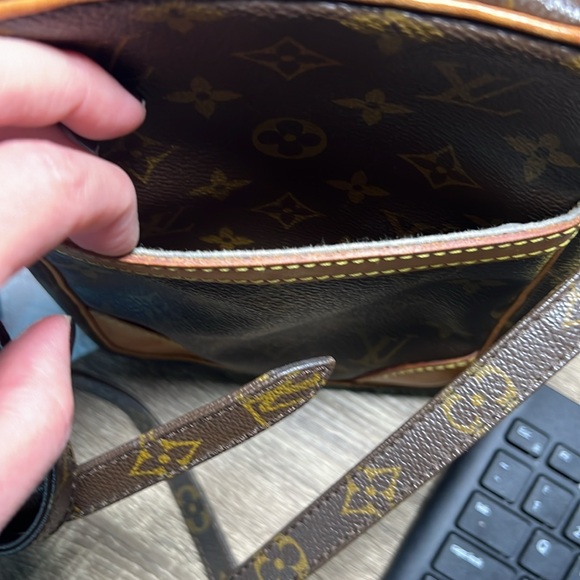 Louis Vuitton monogram crossbody - Picture 15 of 16